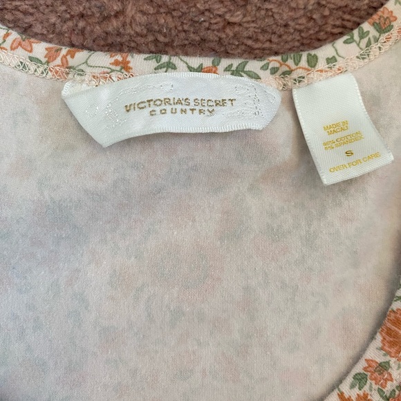 Victoria’s Secret Country Collection Cropped Floral T Shirt - Picture 2 of 3